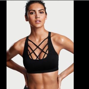 Victoria Sport Strappy front sports bra